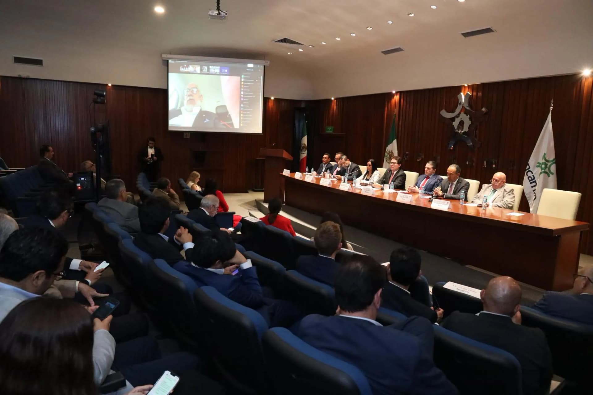 Diálogos para fortalecer a nuestra CMIC en las instalaciones de la CMIC BCS