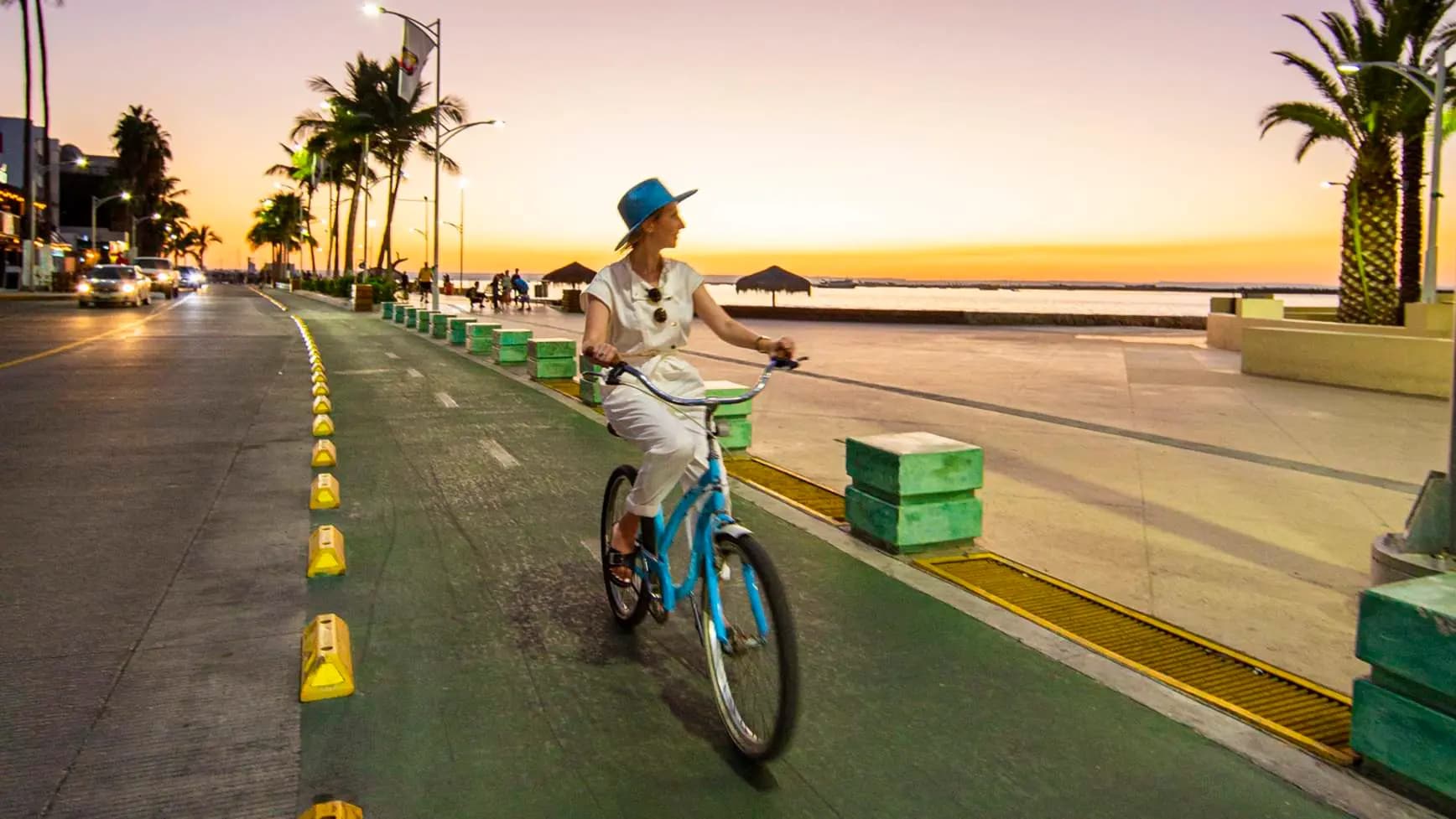 Recorrido por el Malecón de La Paz